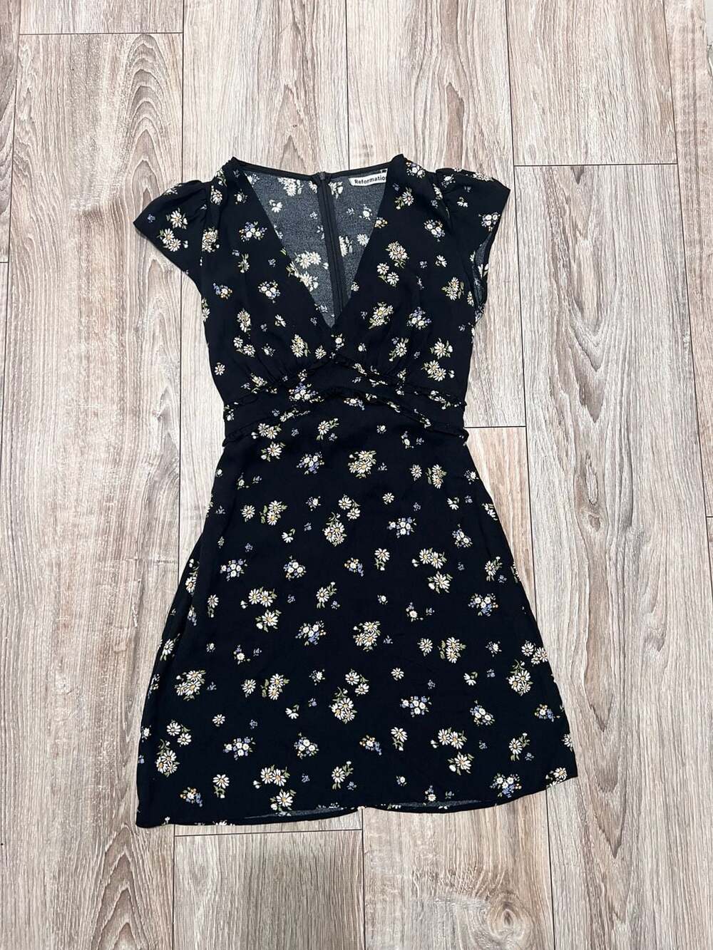 Reformation Janine Mini Dress Black Daisy Print Cap Sleeve V-Neck